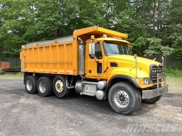 Mack CV713 Lastbiler med tip