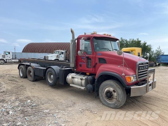 Mack CV713 Skip loader