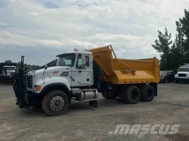 Mack CV713 Sneskovle og -plove