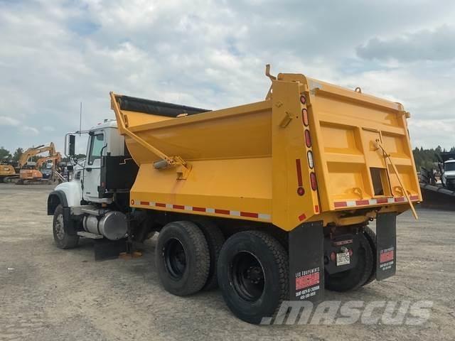 Mack CV713 Sneskovle og -plove