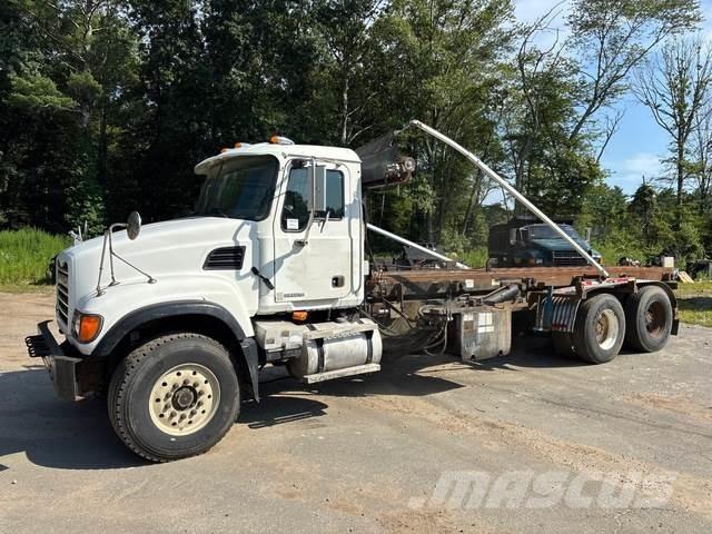 Mack CV713 Skip loader