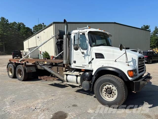 Mack CV713 Skip loader