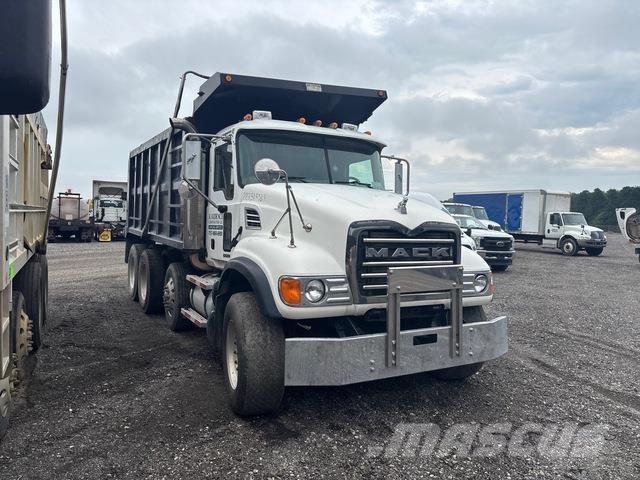 Mack CV713 Lastbiler med tip