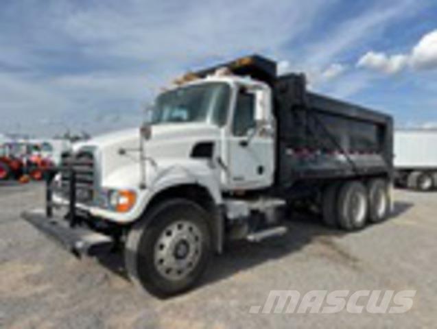 Mack CV713 Lastbiler med tip