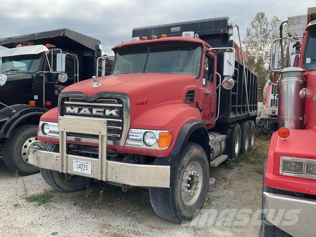 Mack CV713 Lastbiler med tip