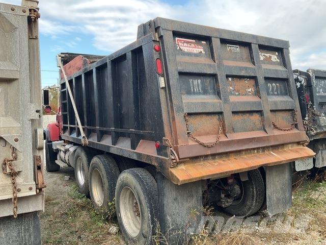 Mack CV713 Lastbiler med tip