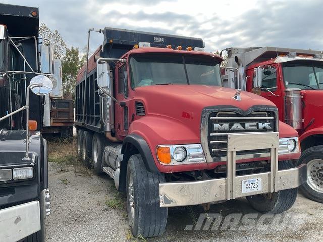 Mack CV713 Lastbiler med tip