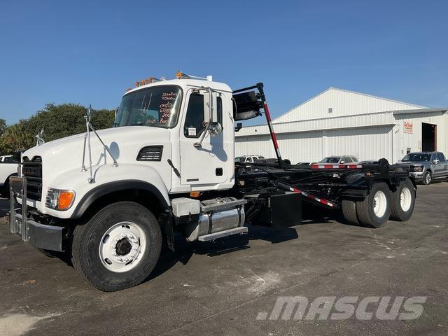 Mack CV713 Skip loader