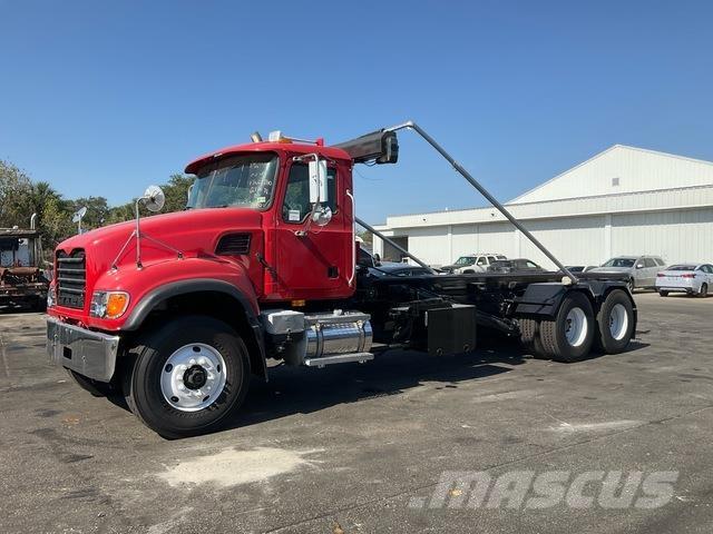 Mack CV713 Skip loader