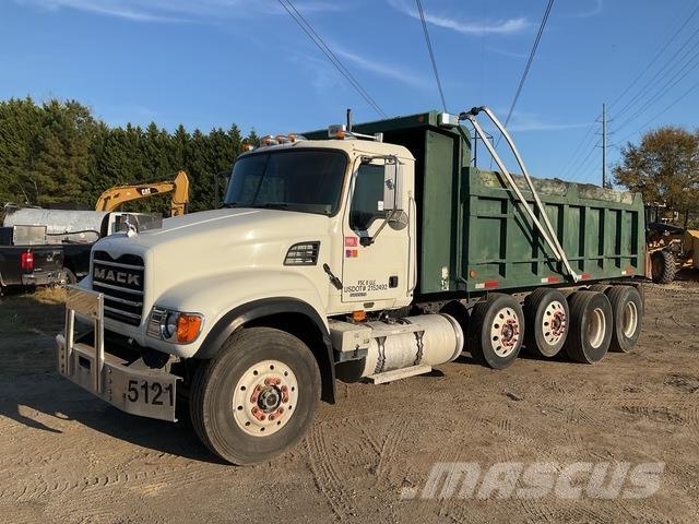 Mack CV713 Lastbiler med tip
