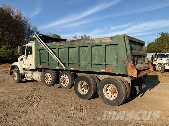 Mack CV713 Lastbiler med tip