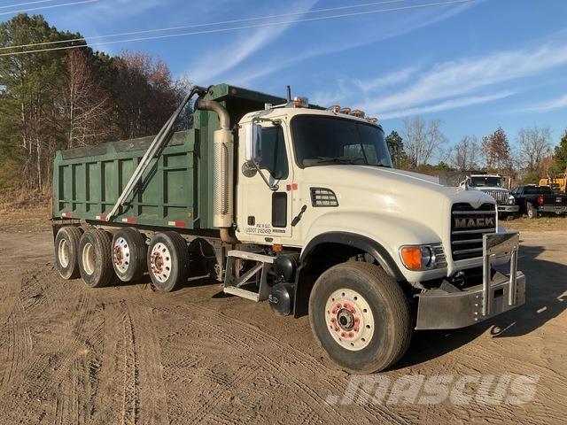 Mack CV713 Lastbiler med tip