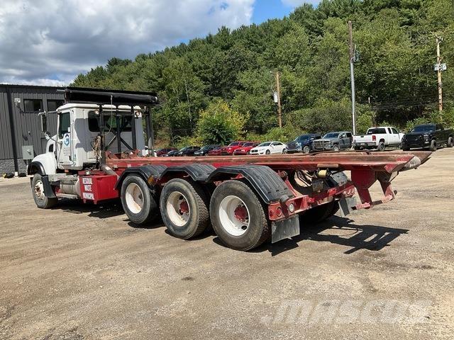Mack CV713 Skip loader