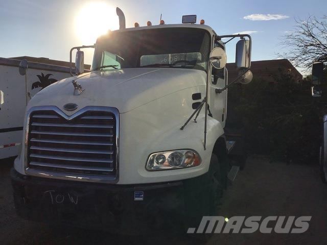 Mack CXN612 Trækkere