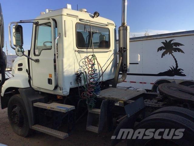 Mack CXN612 Trækkere