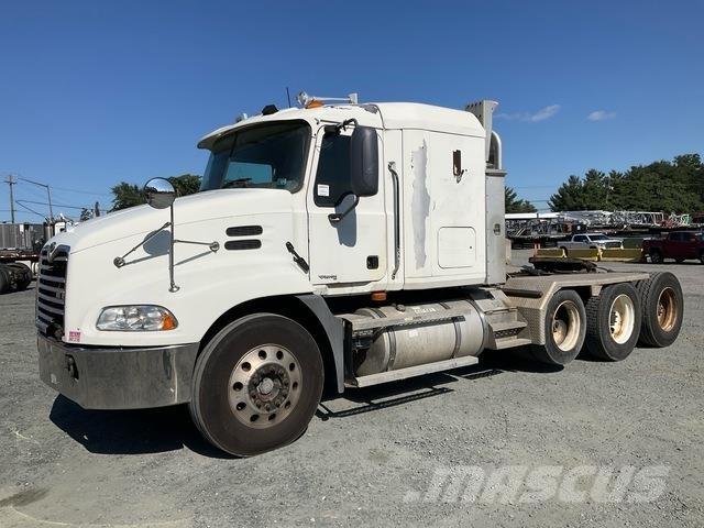 Mack CXN613 Trækkere