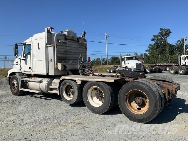 Mack CXN613 Trækkere