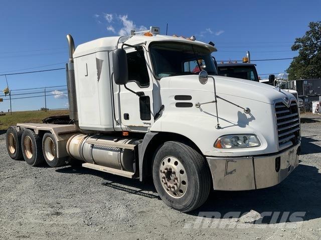 Mack CXN613 Trækkere