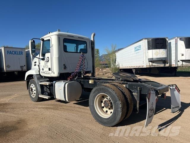 Mack CXU612 Trækkere