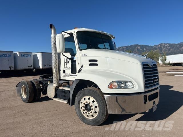 Mack CXU612 Trækkere