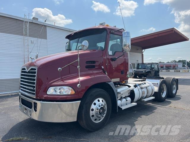 Mack CXU612 Trækkere
