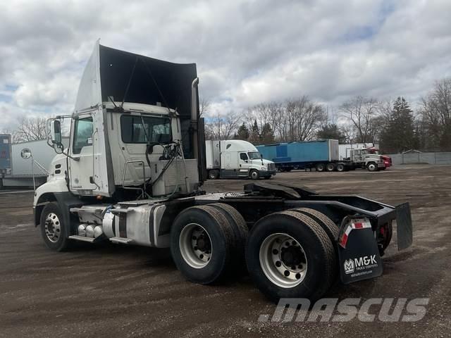 Mack CXU613 Trækkere