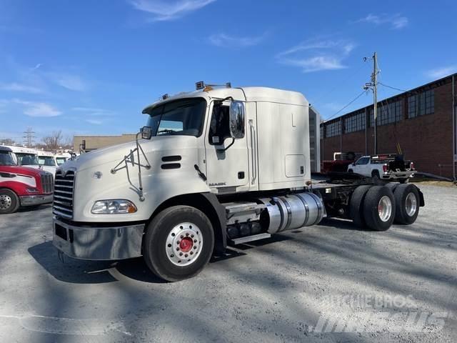 Mack CXU613 Trækkere