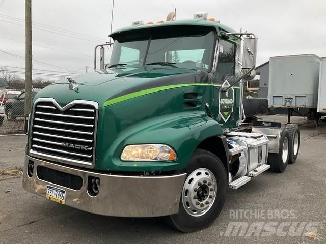 Mack CXU613 Trækkere