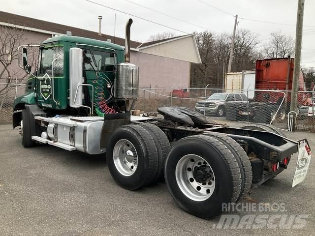 Mack CXU613 Trækkere