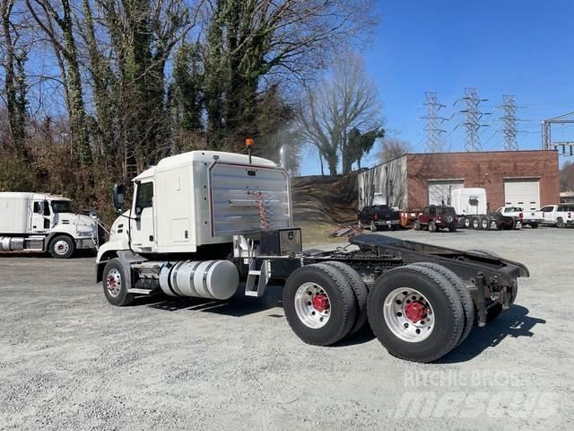 Mack CXU613 Trækkere