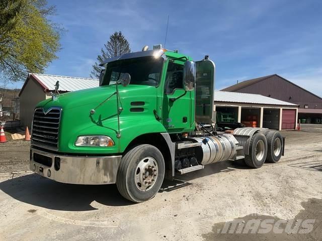 Mack CXU613 Trækkere