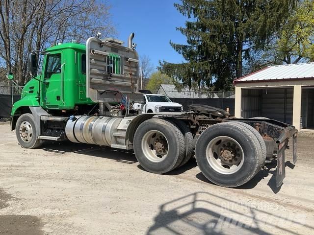 Mack CXU613 Trækkere