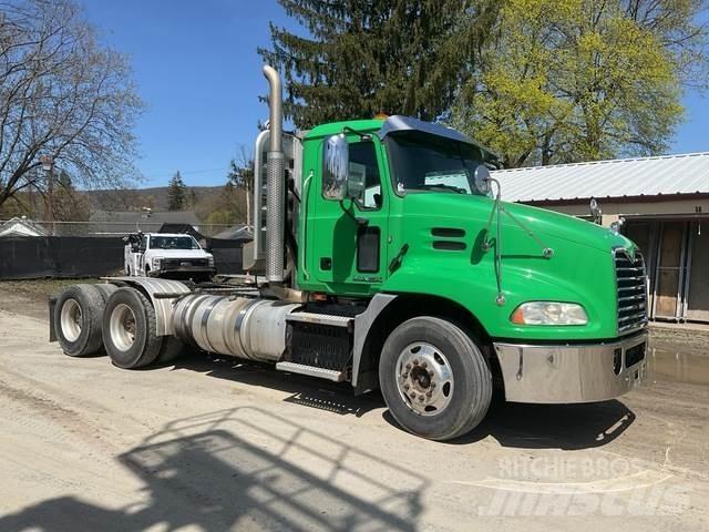 Mack CXU613 Trækkere