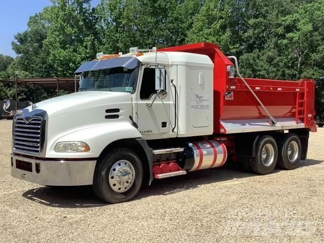 Mack CXU613 Lastbiler med tip