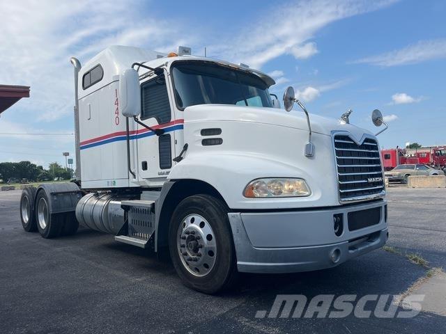 Mack CXU613 Trækkere