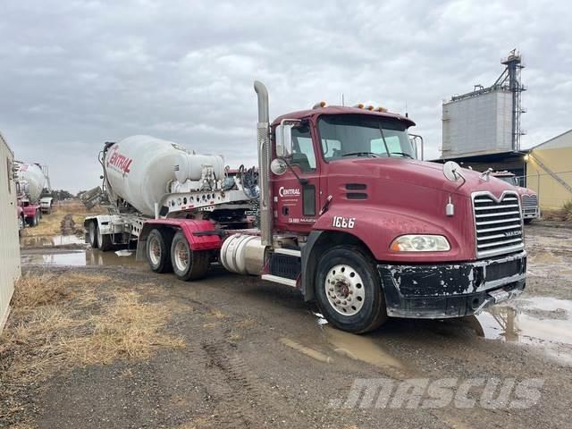 Mack CXU613 Trækkere