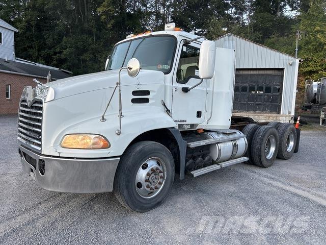 Mack CXU613 Trækkere