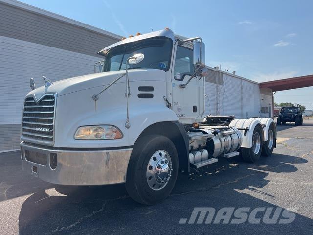 Mack CXU613 Trækkere