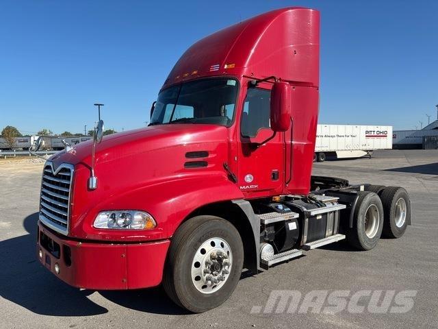 Mack CXU613 Trækkere