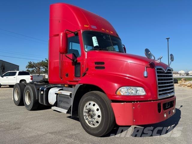 Mack CXU613 Trækkere