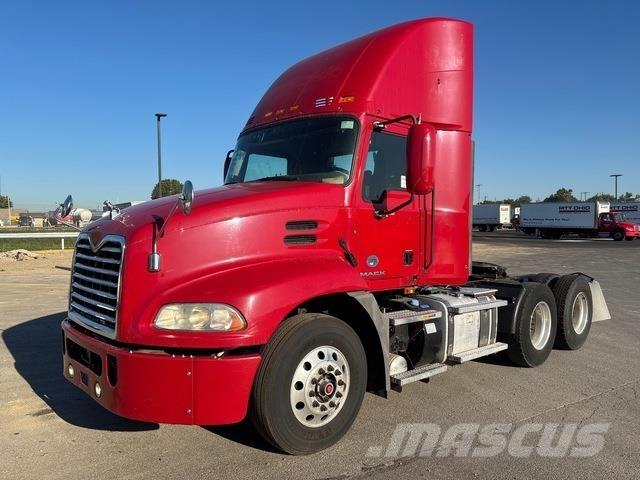 Mack CXU613 Trækkere