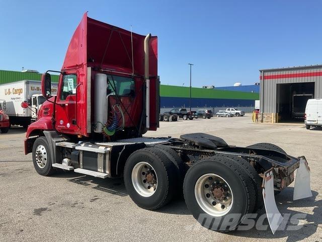 Mack CXU613 Trækkere