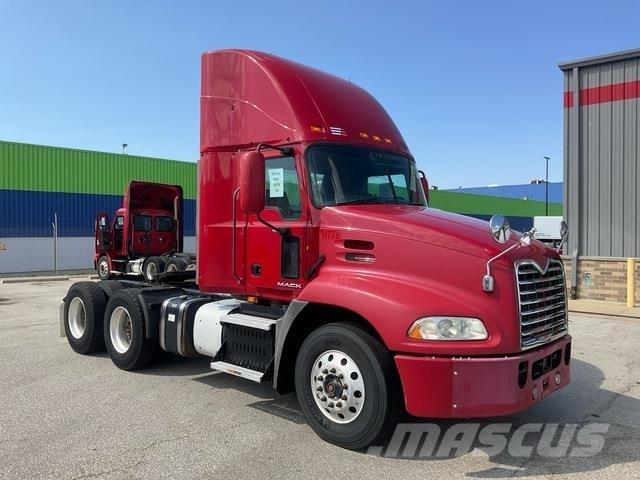 Mack CXU613 Trækkere
