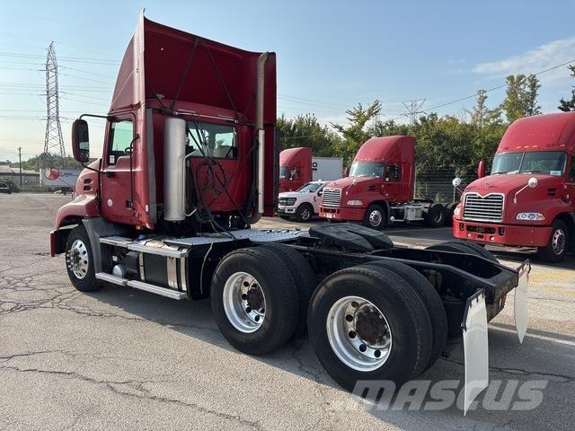Mack CXU613 Trækkere