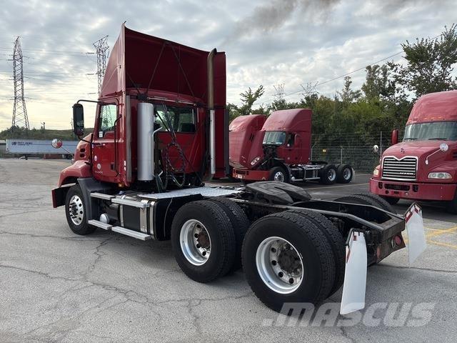 Mack CXU613 Trækkere