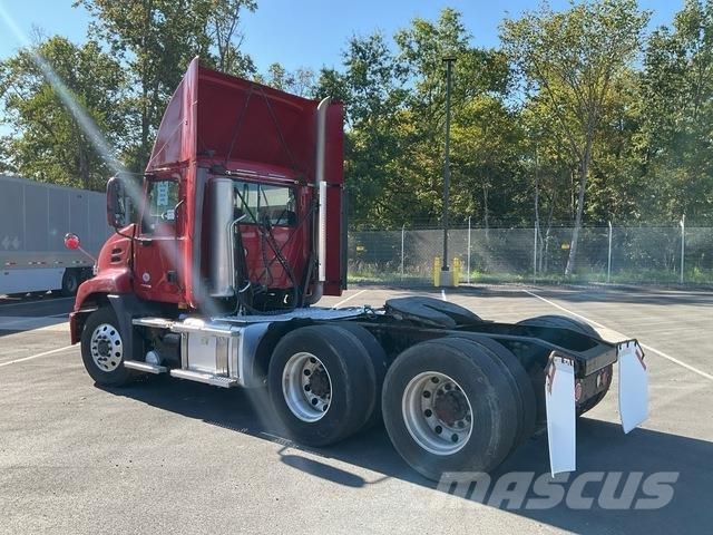 Mack CXU613 Trækkere