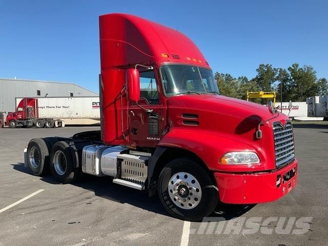 Mack CXU613 Trækkere