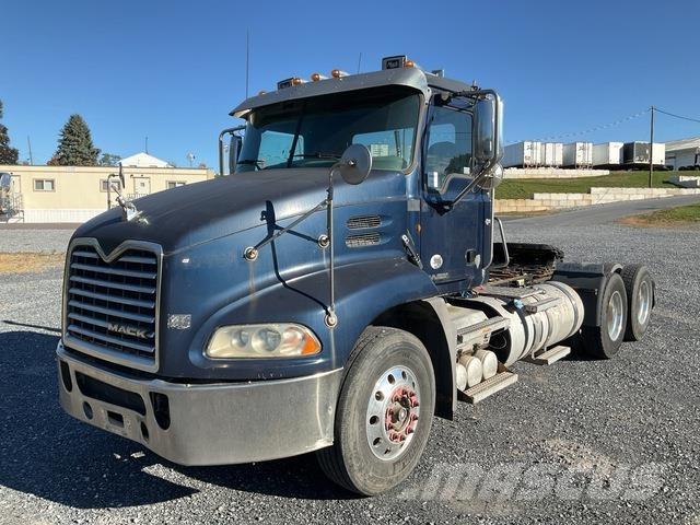 Mack CXU613 Trækkere