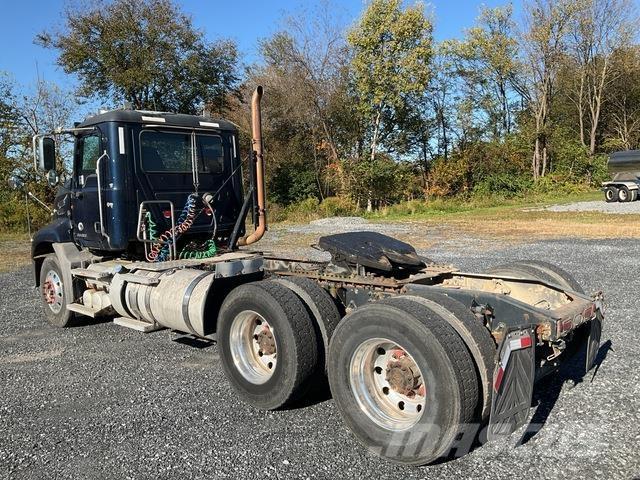 Mack CXU613 Trækkere