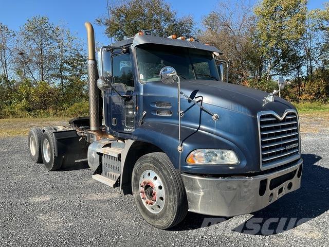 Mack CXU613 Trækkere